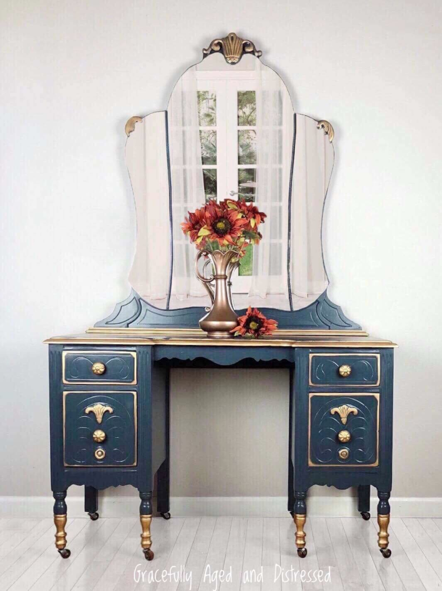Vintage Vanitu
