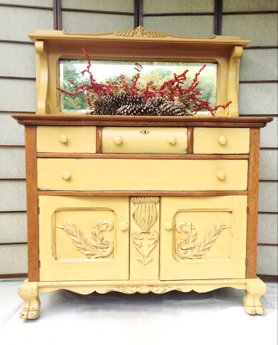 Bold and Gold Buffet