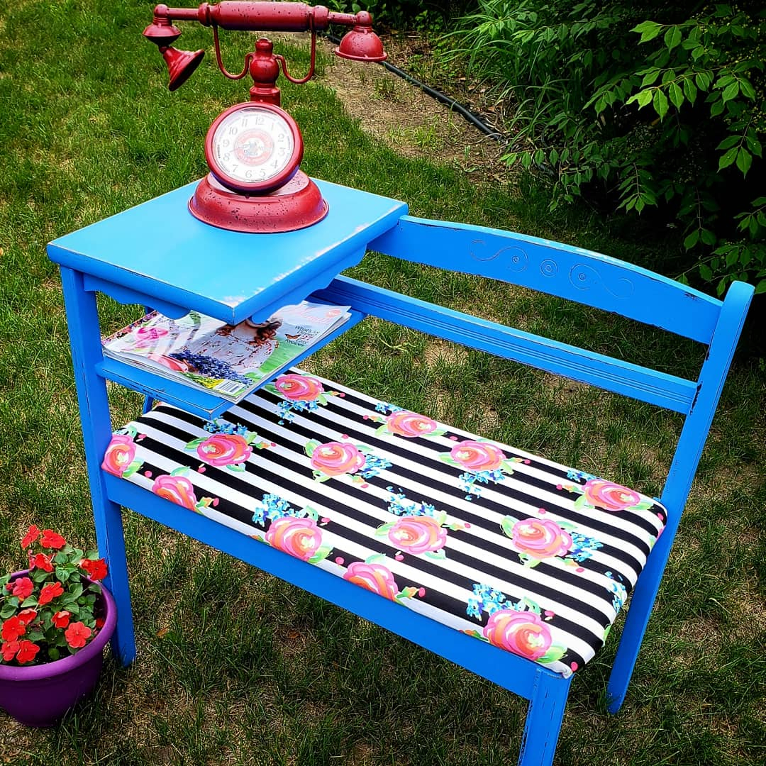 Retro Chic Gossip Bench