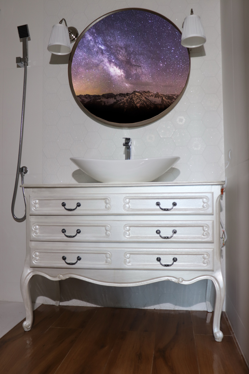 Pearl commode