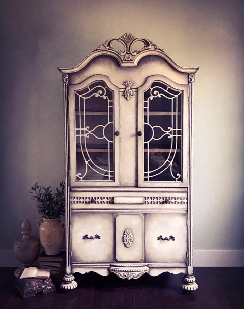 Romantic Jacobean Hutch