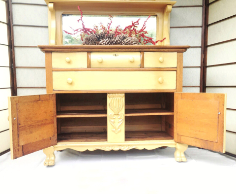 Bold and Gold Buffet