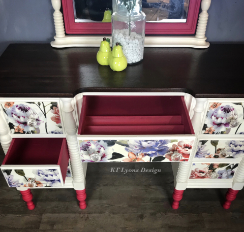 Top and drawer detail