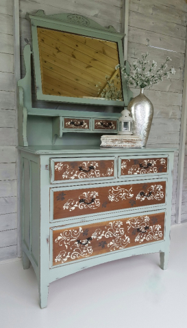 Dressing table with floral pattern