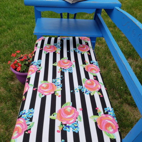 Retro Chic Gossip Bench