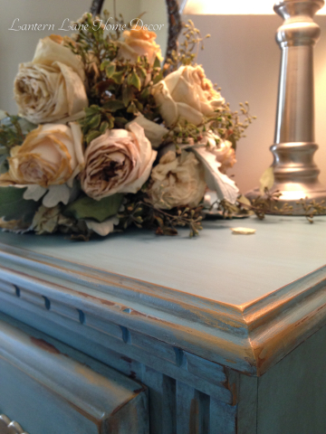 RubnBuff in Grecian Gold adds a nice bling to the distressed corners.