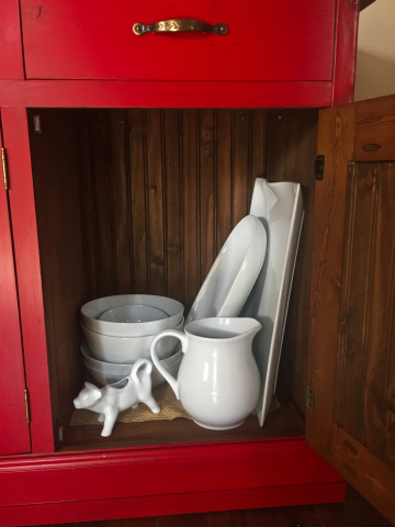 Serving dishes storage