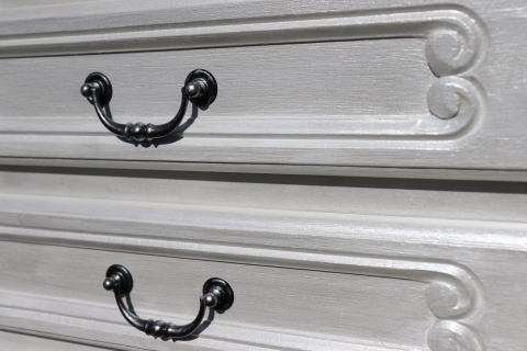 Pearl commode