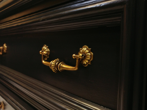 Pull and drawer detail