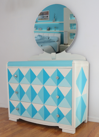 Tiffany Blue (side view)